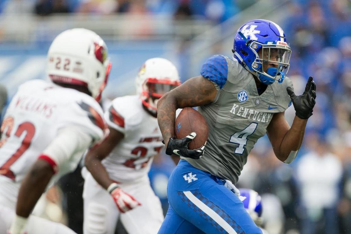 Mikel Horton, with ball, was a 4-star running back who turned down an offer from Florida State to pick Kentucky as part of the Wildcats’ much-praised 2014 recruiting class. However, Horton is among 14 of the 25 high school players who signed with UK as part of its 2014 class who left Kentucky before his eligibility had expired.