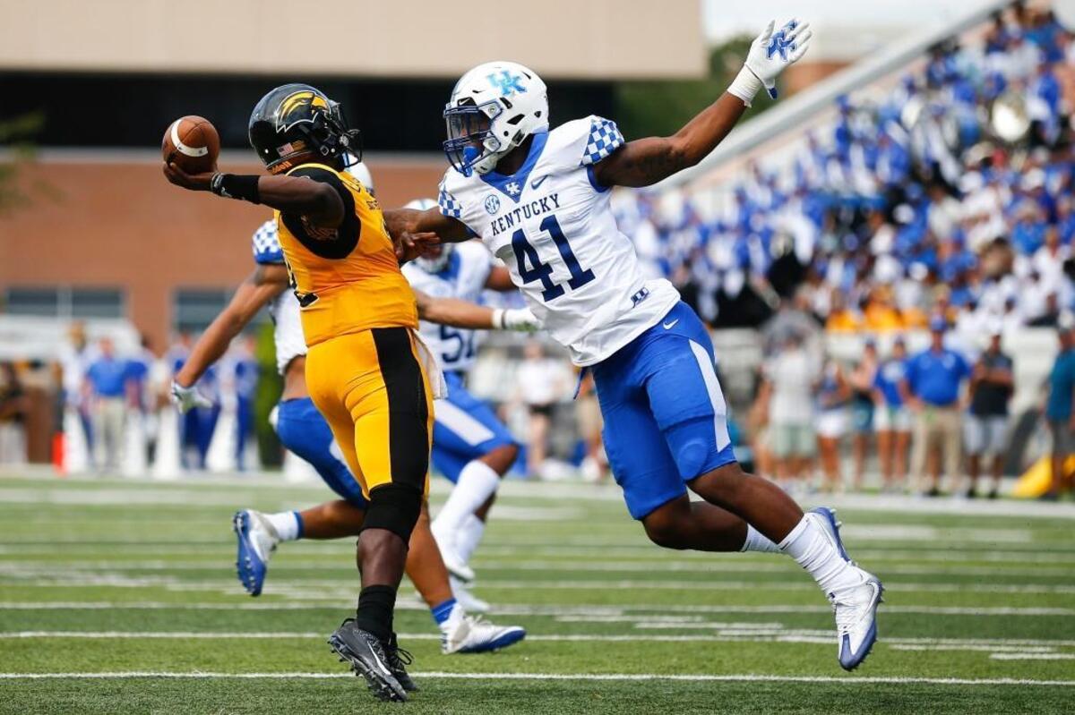 Kentucky outside linebacker Josh Allen (41) pressured Southern Mississippi quarterback Keon Howard. The 6-foot-5, 230-pound Allen had five tackles, three tackles for loss, a quarterback sack, a quarterback hurry and a forced fumble in UK’s 24-17 road win in the 2017 season opener.
