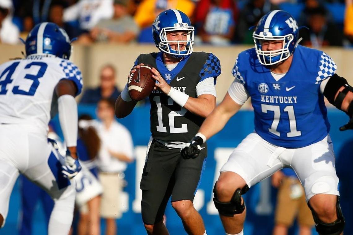 Kentucky redshirt sophomore quarterback Gunnar Hoak (12) completed 14 of 25 passes for 121 yards and one touchdown with no interceptions in UK’s Blue-White Spring Game on Friday. The 6-foot-4, 206-pound product of Dublin, Ohio, is battling junior-college transfer Terry Wilson to be Kentucky’s starting QB.