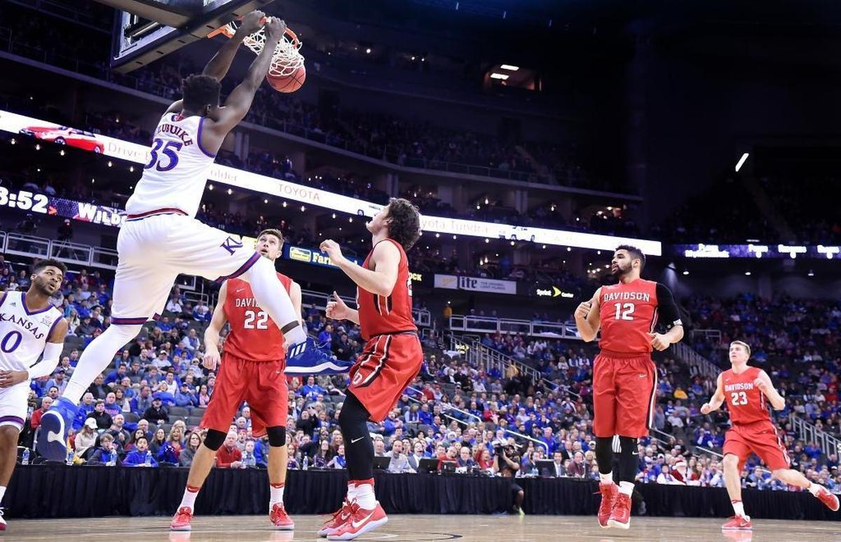 At 7-foot, 280 pounds, Kansas center Udoka Azubuike, dunking, will be a challenge for the youthful Kentucky front line.