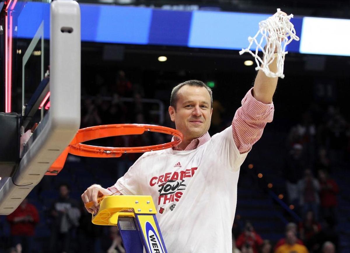 Louisville Coach Jeff Walz held up a Rupp Arena net after the Cardinals blasted Oregon State 76-43 in the 2018 women’s NCAA Tournament round of eight in Lexington to advance to the Final Four for the third time in school history.