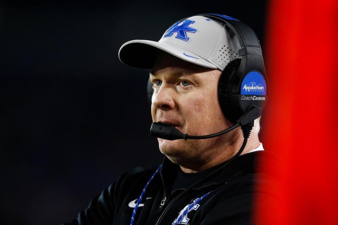 Kentucky Coach Mark Stoops led the Wildcats to seven wins, including four SEC victories and three road wins, in 2017. But Stoops and UK lost the two games, Florida and Louisville, that Wildcats fans most wanted to win and did so in ways that left a bad taste with many.