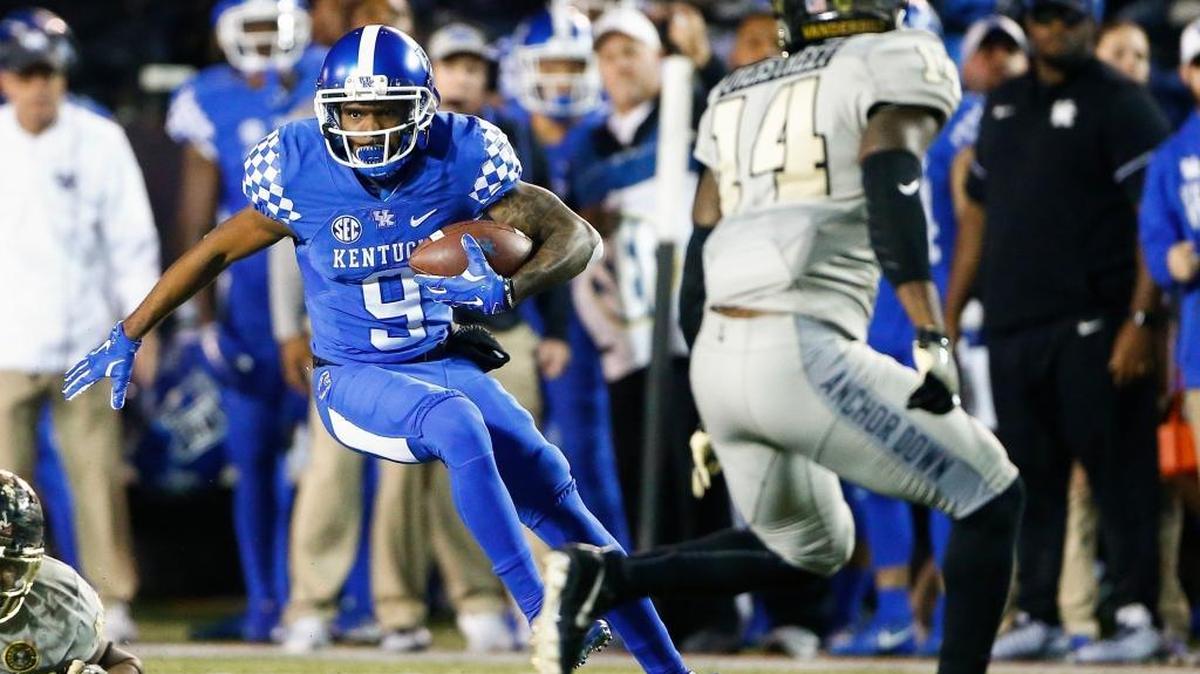 Kentucky wide receiver Garrett Johnson (9) caught six passes for 76 yards in UK’s 44-21 victory at Vanderbilt last week and has now caught at least one pass in 21 straight games.
