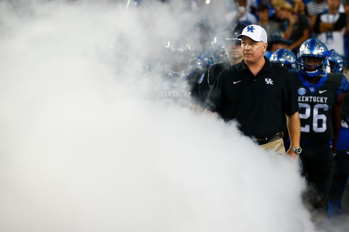 After Kentucky’s 28-27 loss to Florida, Wildcats head coach Mark Stoops took responsibility for UK giving up two touchdowns to Gators’ receivers who were uncovered at the line of scrimmage. “That’s on me,” Stoops said Monday at his weekly news conference.