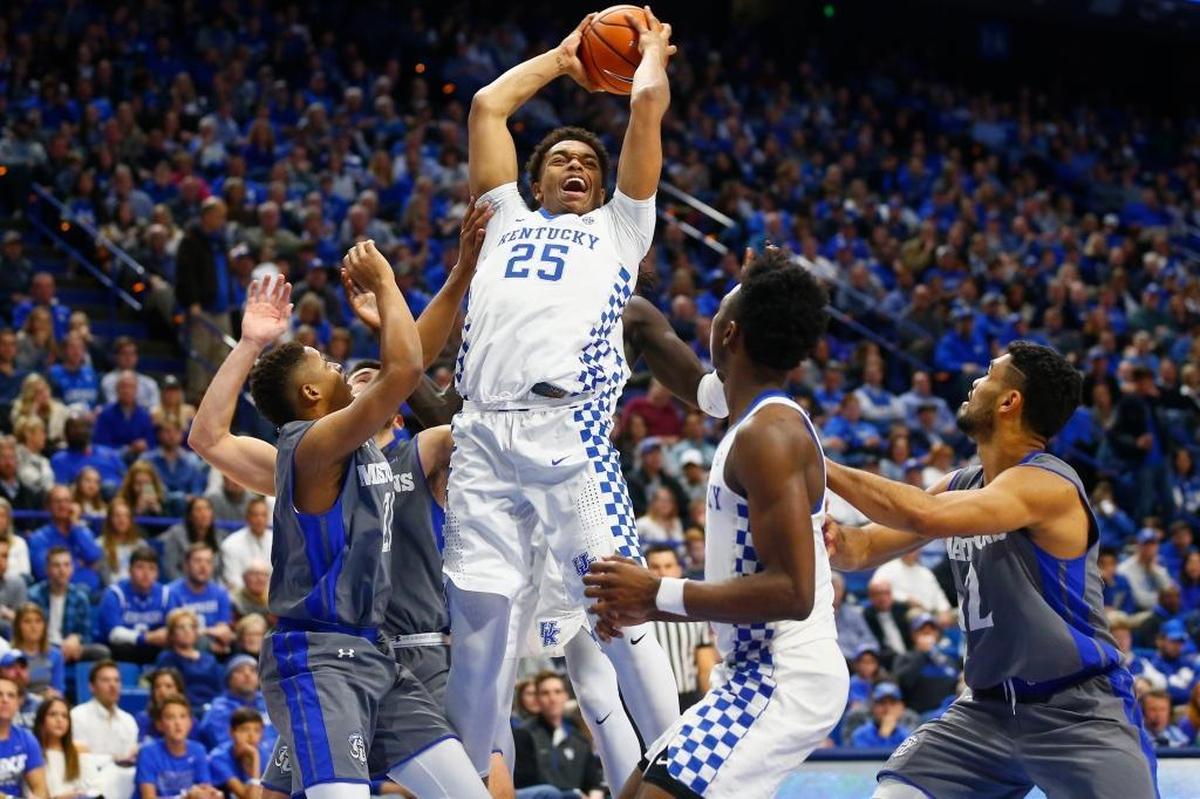 Kentucky forward PJ Washington (25) had 20 points, six rebounds and four blocked shots against Monmouth after John Calipari said the freshman forward lost 15 pounds in 17 days to get in better shape.