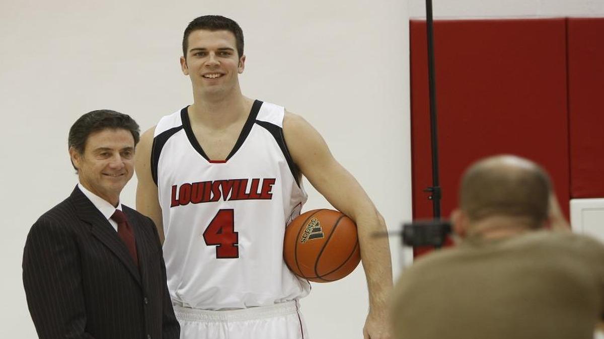 David Padgett, right, posed for a photographer with his head coach, Rick Pitino, during the University of Louisville’s 2007-08 basketball media day.