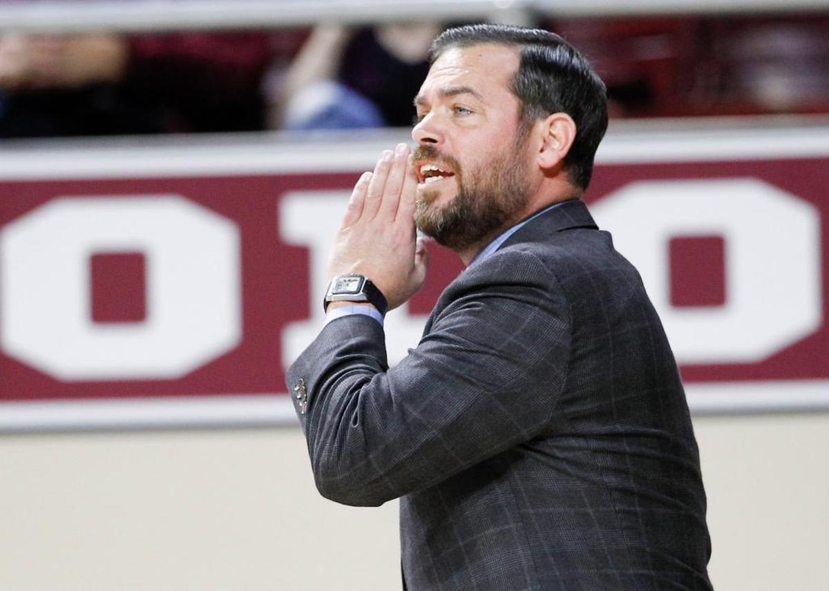 Former Kentucky guard Steve Masiello coached Manhattan to back-to-back NCAA tournaments in 2014 and 2015. He has the Jaspers off to an 8-3 start this season.
