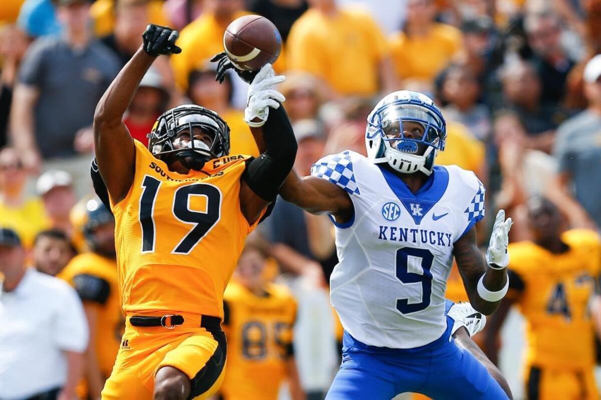 Kentucky wide receiver Garrett Johnson, No. 9, unsuccessfully fought with Southern Mississippi defensive back Curtis Mikell for a pass Saturday during UK’s 24-17 road victory. Kentucky completed 11-of-20 passes in the win.