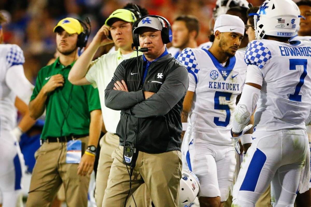 Kentucky Coach Mark Stoops, center, will try to lead the Wildcats to an eight win in a regular season for the first time since 1984 by defeating archrival Louisville Saturday at Kroger Field.