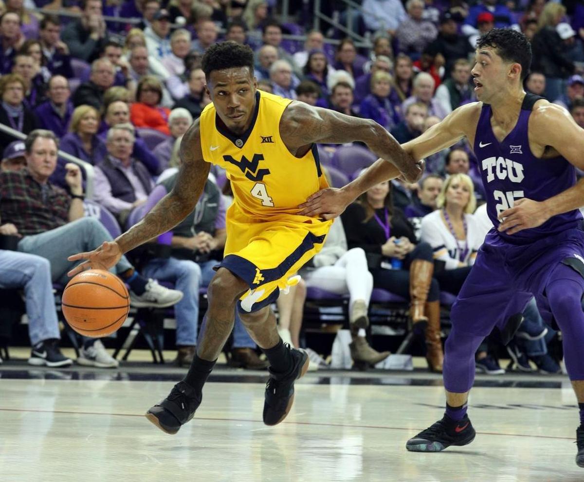 West Virginia guard Daxter Miles Jr. (4) went scoreless in 19 minutes against Kentucky in the 2015 NCAA Tournament round of 16.
