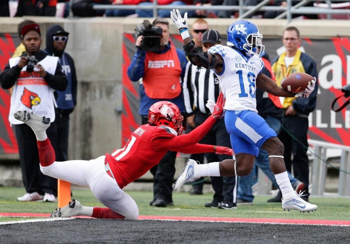 Kentucky Wildcats running back Boom Williams (No. 18) ran 36 yards for a touchdown in UK’s 41-38 upset of No. 11 Louisville in last year’s regular-season finale. For the season, Williams ran for 1,170 yards and seven TDs before turning pro after his junior year.
