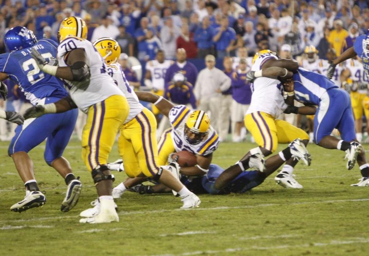 Kentucky linebacker Braxton Kelley, on the ground, tackled LSU running back Charles Scott short of the first-down marker on fourth-and-2 in the third overtime in No. 17 UK’s 43-37 upset of No. 1 LSU in Lexington in 2007.