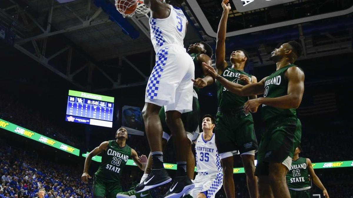 Kentucky Wildcats forward Edrice Adebayo (3) inside for two as Kentucky beat Cleveland State 101-70 on Wednesday November 23, 2016 in Lexington, Ky.