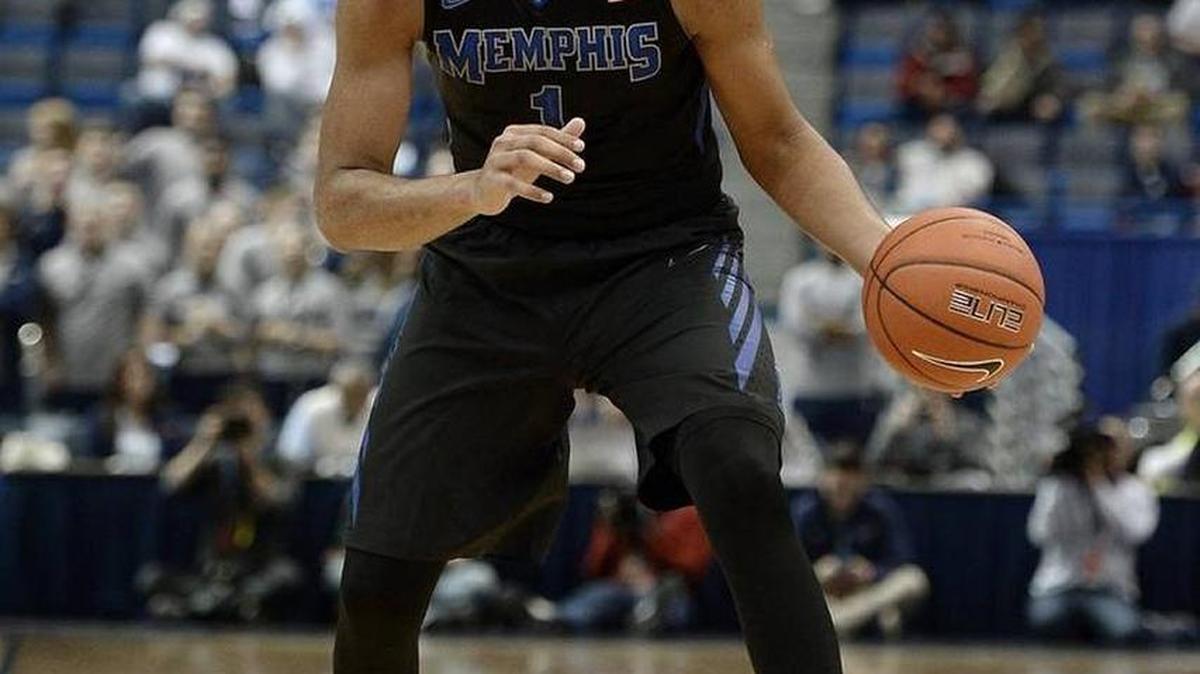 As a sophomore at Memphis last season, now Kansas forward Dedric Lawson averaged 19.2 points and 9.9 rebounds.