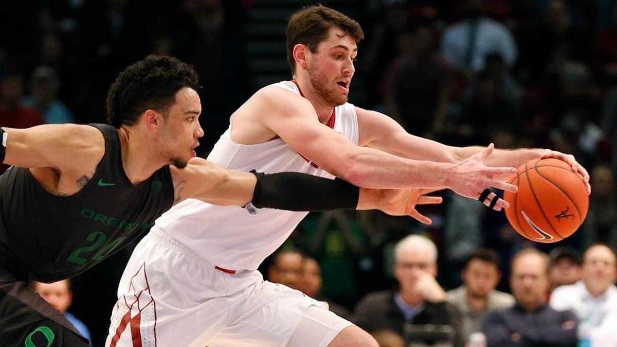 Alabama forward Riley Norris, right, scrambles for a loose ball with Oregon forward Dillon Brooks during the second half of an NCAA college basketball game Monday, Dec. 21, 2015, in Birmingham, Ala. Oregon won 72-68.