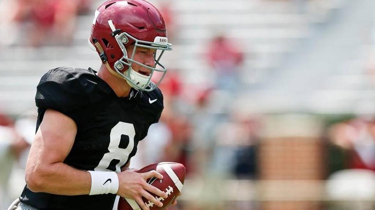 According to reports, Alabama true freshman quarterback Blake Barnett is leaving the program. No. 1-ranked Alabama plays host to Kentucky on Saturday.