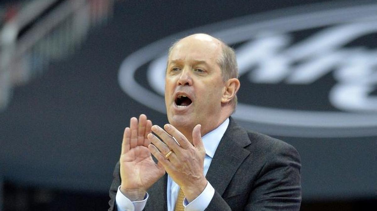 Pittsburgh Coach Kevin Stallings shouted instructions to his team during the second half of his team’s 77-51 loss Tuesday night at Louisville.