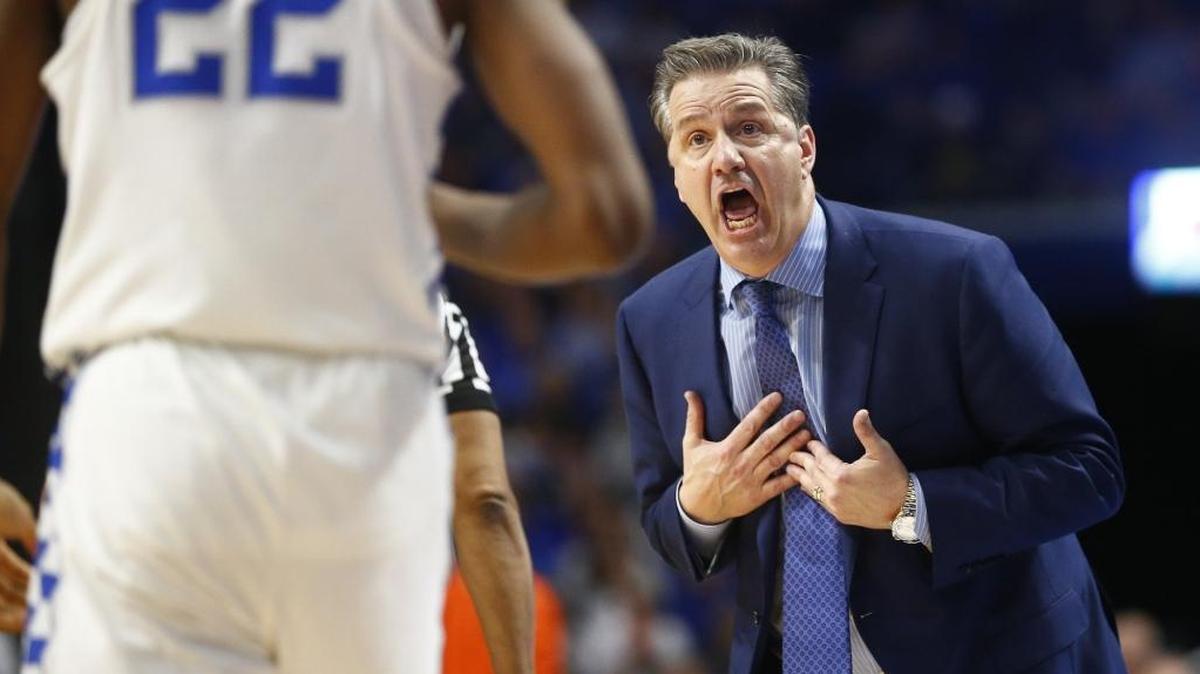 Kentucky head basketball coach John Calipari instructs Kentucky Wildcats guard Shai Gilgeous-Alexander (22) during UK’s 66-64 loss to the Florida Gators at Rupp Arena in Lexington, Ky., Saturday, Jan. 20, 2018.