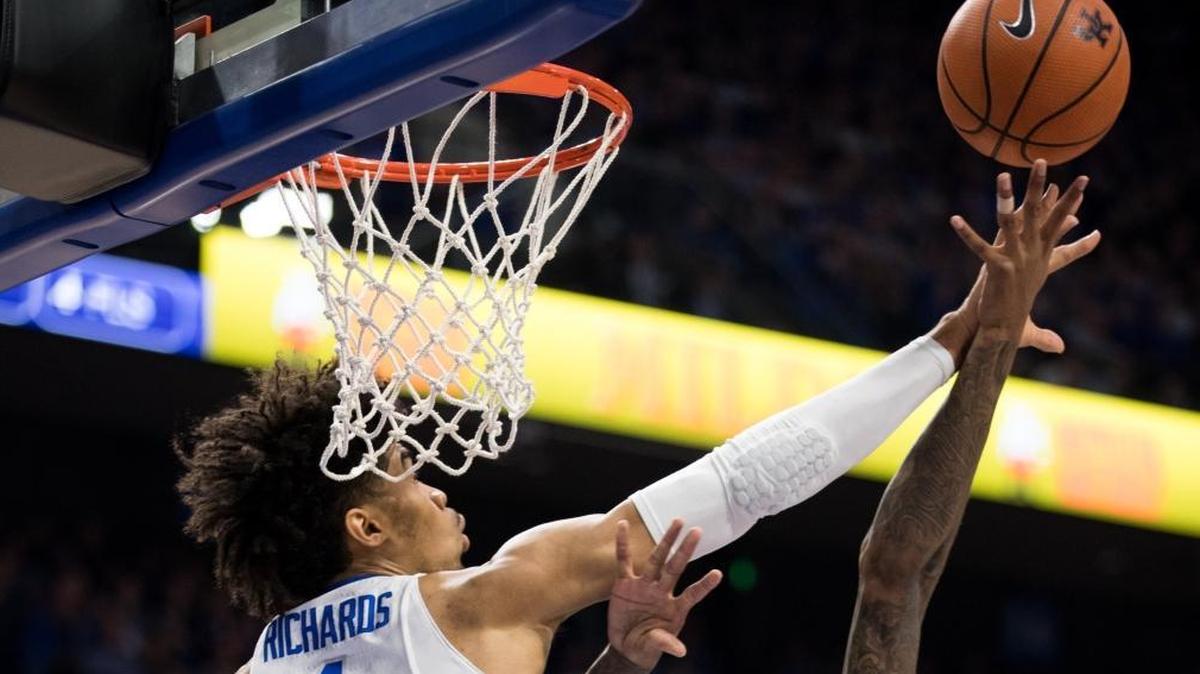 Kentucky center Nick Richards (4) defended Louisville's Ray Spalding (13) during UK’s 90-61 win at Rupp Arena on Friday Dec. 29, 2017 in Lexington, Ky.