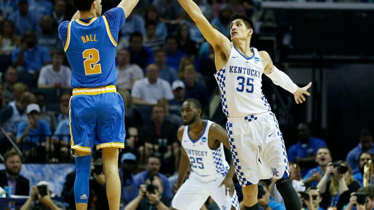 Kentucky forward Derek Willis (35) pressured UCLA guard Lonzo Ball (2) during UK’s 86-75 win over the Bruins in the NCAA South Region semifinals at FedExForum in Memphis, Tn., Friday, March 24, 2017.