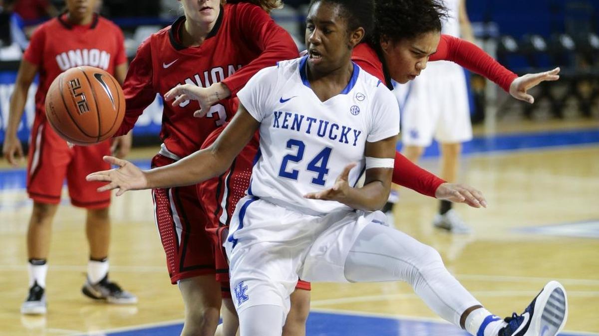 Kentucky guard Taylor Murray (24) battled for a rebound during UK’s exhibition win over Union on Thursday November 3, 2016 in Lexington, Ky.