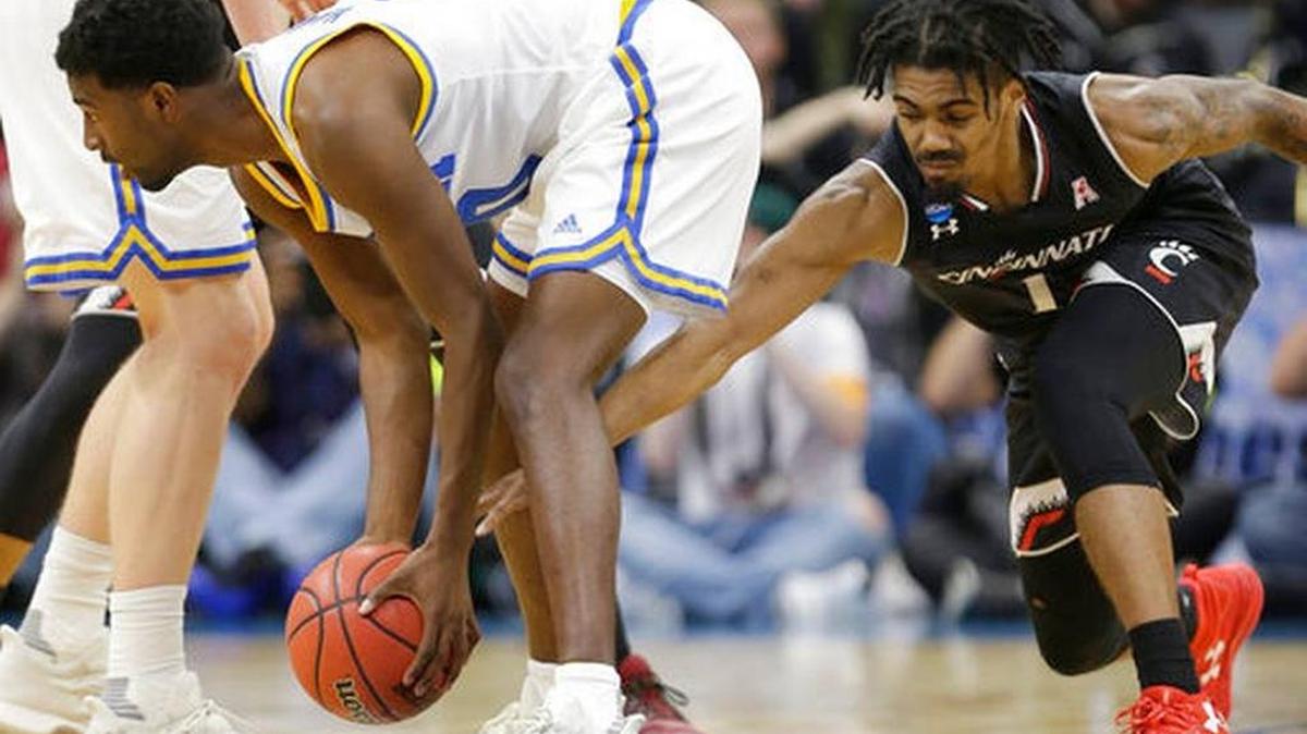 Cincinnati’s Jacob Evans tries to steal the ball from UCLA guard Isaac Hamilton during the first half UCLA’s 79-67 win in a second-round game of the NCAA Men’s College Basketball Tournament in Sacramento, Calif., Sunday, March 19, 2017. No. 3 seed UCLA plays No. 2 seed Kentucky on Friday night in Memphis.