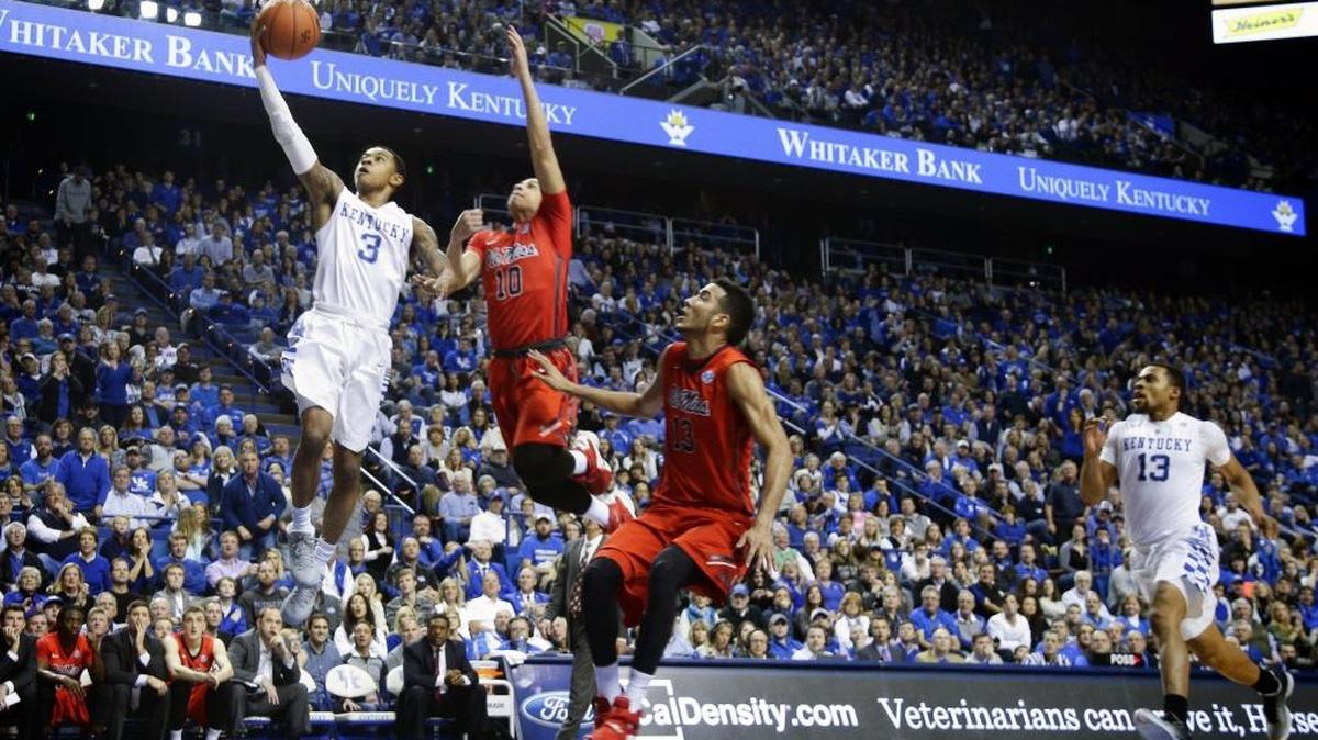 Kentucky Wildcats guard Tyler Ulis (3) put in two team high 20 points as Kentucky defeated Ole Miss 83-61 on Saturday January 2, 2016 in Lexington, Ky.