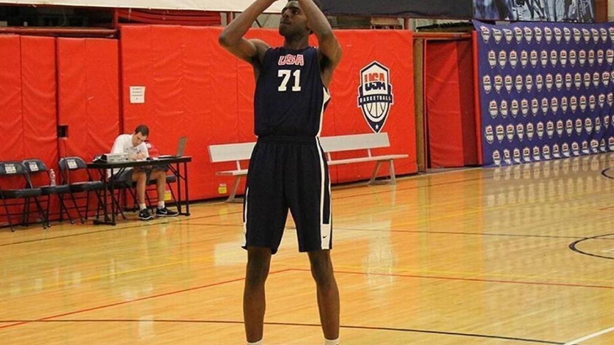 Mitchell Robinson, a 7-foot center from Louisiana, will reportedly still attend Western Kentucky despite the departure of his godfather, assistant coach Shammond Williams.