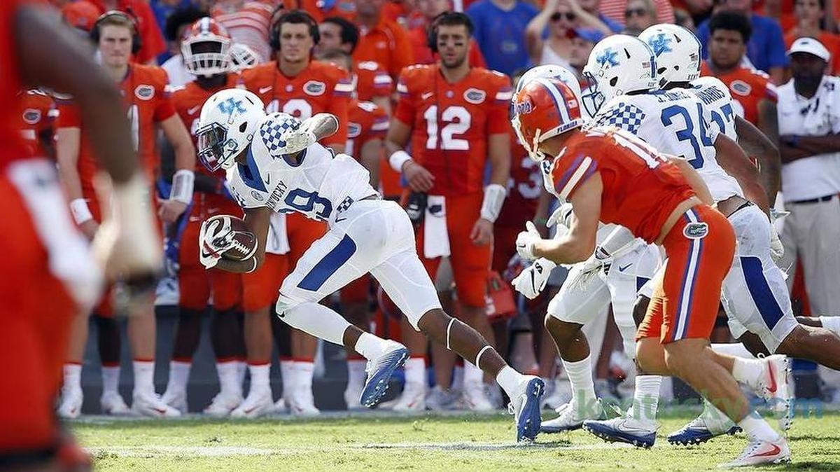 Kentucky cornerback Derrick Baity (29) took off running after an interception during the second quarter of a 45-7 loss in Gainesville, Fla., on Saturday, Sept. 10, 2016.
