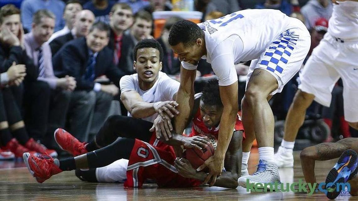 Ohio State Buckeyes guard Kam Williams (15) held onto the ball with everything he had as Kentucky Wildcats guard Isaiah Briscoe (13) tried to pry it away as Kentucky falls to Ohio State 74-67.December 19, 2015 in Brooklyn, NY.