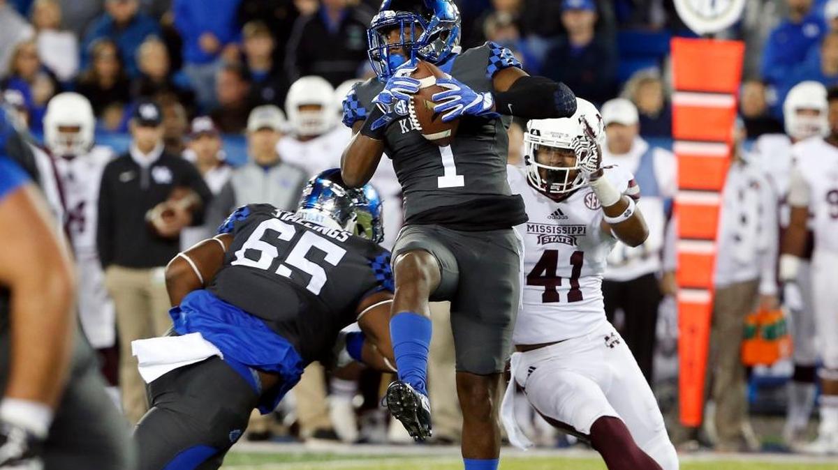 Kentucky wide receiver Ryan Timmons (1) made a catch as center Jervontius Stallings (65) blocked Mississippi State defensive back Mark McLaurin (41) during UK’s 40-34 win over Mississippi State at Commonwealth Stadium in Lexington, Ky., Saturday, October 8, 2016.