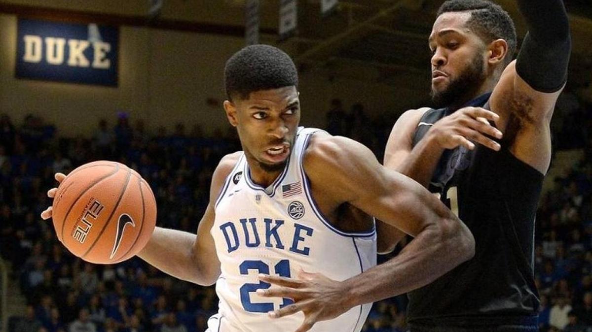 Duke forward Amile Jefferson (21) battles inside as Pittsburgh’s Sheldon Jeter (21) defends during Duke’s win at Cameron Indoor Stadium in Durham Saturday, Feb. 4, 2017.