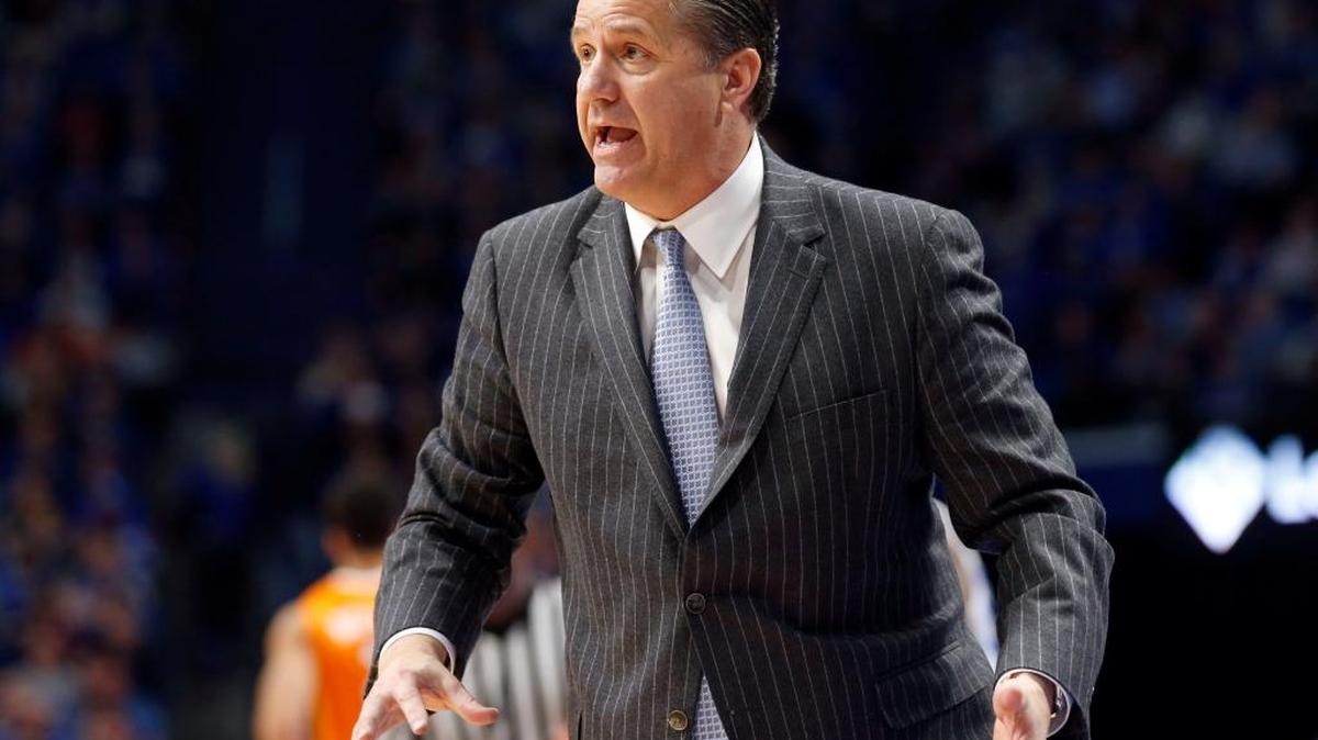Kentucky head coach John Calipari instructs his team during its 83-58 win over Tennessee in Rupp Arena in Lexington, Ky. on Tuesday, February 14, 2017.