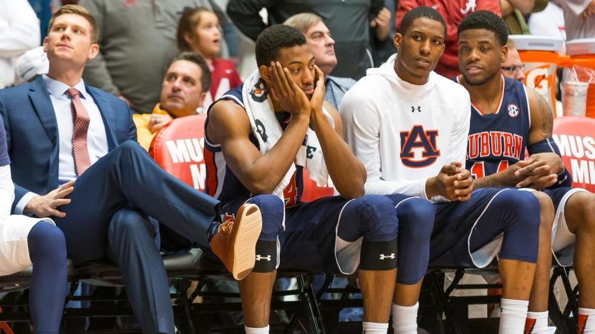 Anfernee McLemore (24) and others on the Auburn bench reacts during the last minutes of the Tigers’ 76-71 loss to Alabama in an NCAA college basketball game on Wednesday, Jan. 17, 2018, in Tuscaloosa, Ala.