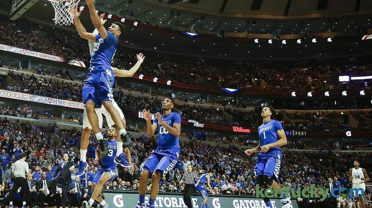Kentucky’s Jamal Murray makes a layup during UK’s 74-63 win over Duke in the Champions Classic on Nov. 17, 2015 in Chicago.