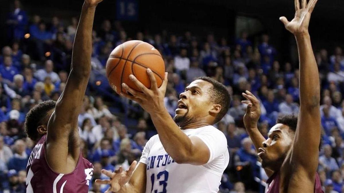 Kentucky’s Isaiah Briscoe decided Wednesday to remove his name from the NBA Draft pool and return to school for his sophomore season.