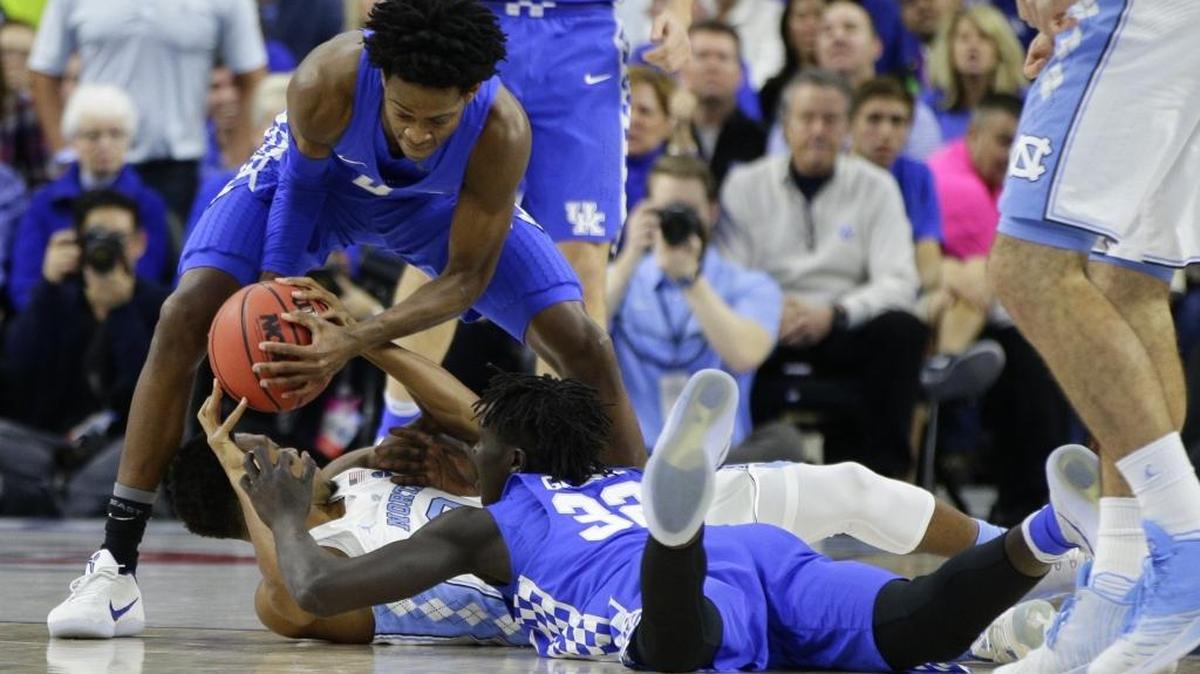Kentucky guard De'Aaron Fox (0) pulled the ball away from North Carolina Tar Heels guard Nate Britt (0) as Kentucky played North Carolina on Saturday December 17, 2016 in Las Vegas, NV