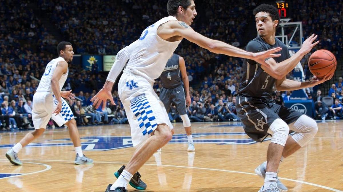 Kentucky Wildcats forward Derek Willis (35) defended Vanderbilt Commodores guard Matthew Fisher-Davis (5) as UK hosted Vandy at Rupp Arena on Saturday Jan. 23, 2016 in Lexington, Ky.