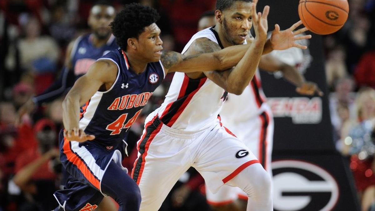 Georgia guard Charles Mann (4) and Auburn guard New Williams (44) compete for a loose ball during the second half of an NCAA college basketball game on Saturday, Feb. 6, 2016, in Athens, Ga. Georgia won 65-55.