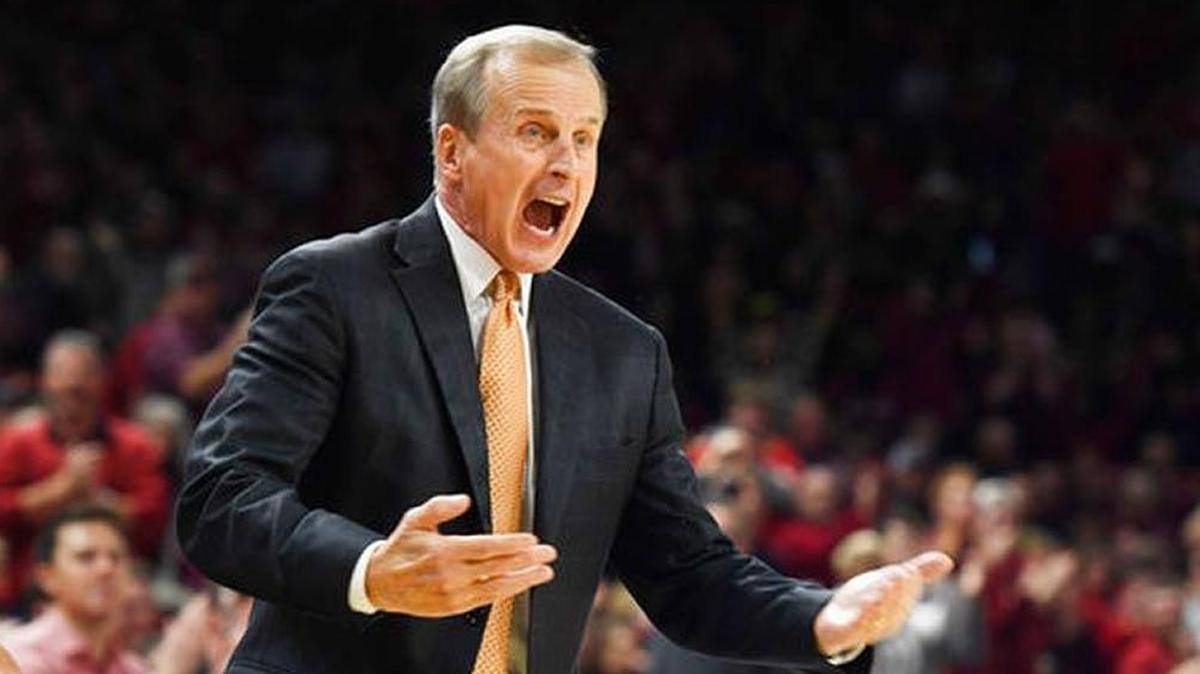 Tennessee coach Rick Barnes reacts to a call during the first half of his team’s overtime loss to Arkansas on Saturday, Dec. 30, 2017, in Fayetteville, Ark.