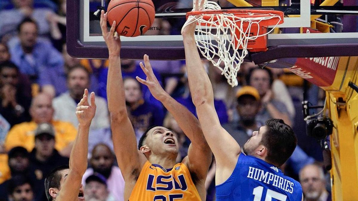 In this Jan. 5, 2016, file photo, LSU forward Ben Simmons (25), of Australia, puts the ball up for two points in heavy traffic between Kentucky forwards Derek Willis (35) and Isaac Humphries (15) during the second half of an NCAA college basketball game in Baton Rouge, La. Simmons and LSU play at Kentucky on Saturday.