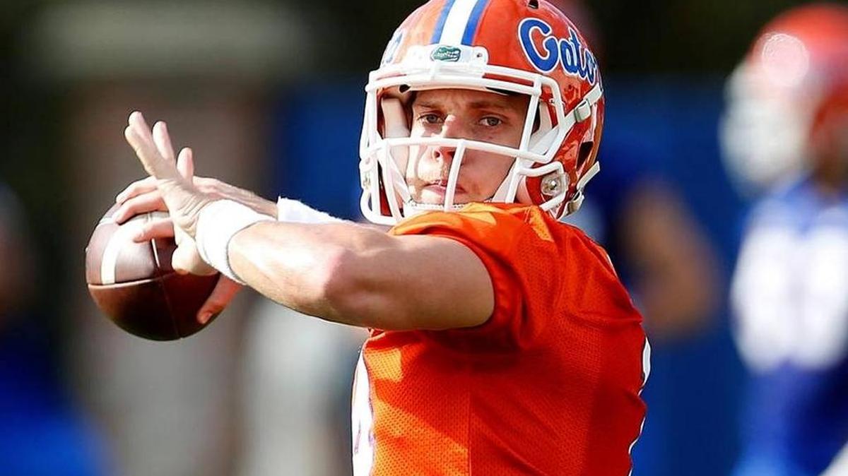 Florida Gators quarterback Luke Del Rio throws during spring practice Friday, March 11, 2016 in Gainesville, Fla. Del Rio, a transfer from Oregon State, is competing for the Gators’ starting quarterback position.