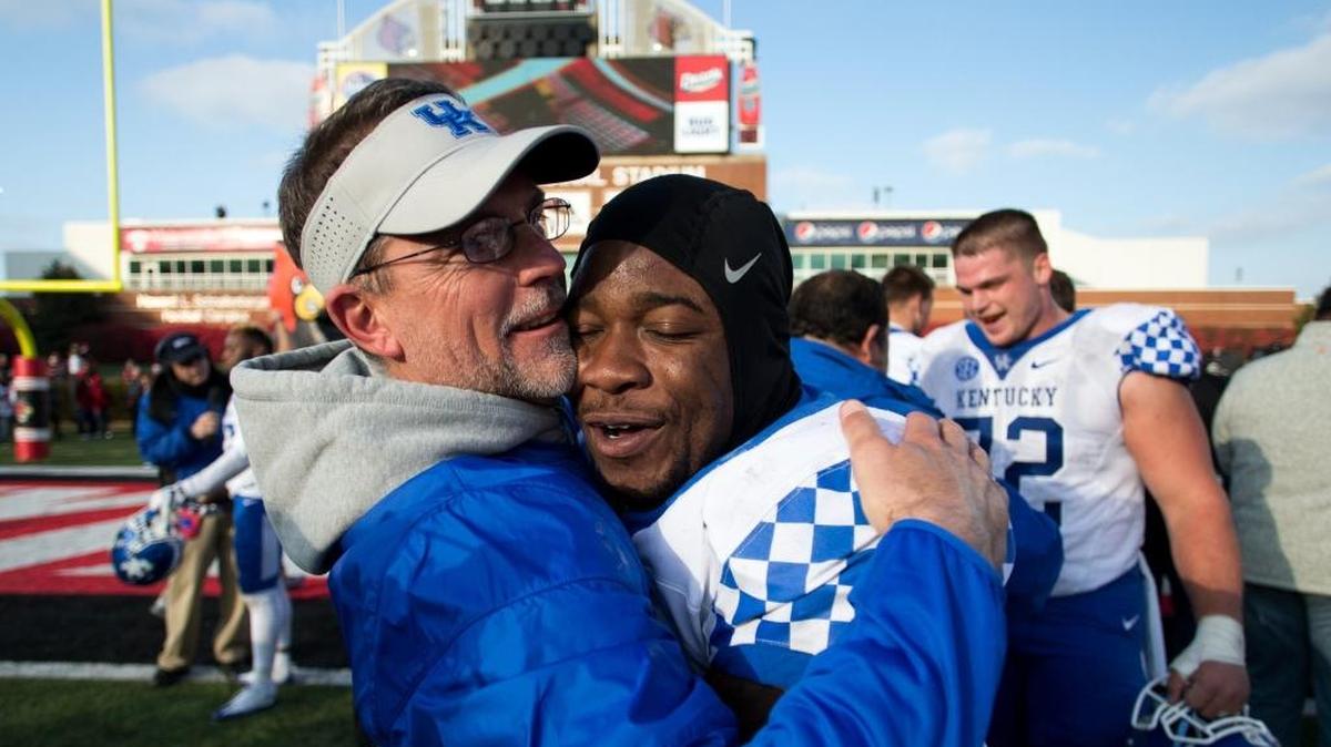 Kentucky offensive coordinator Eddie Gran, left, hugged running back Jojo Kemp after Kentucky defeated Louisville 41-38 on Nov. 26, 2016. Kemp has accepted a position as wide receivers coach at Cumberlands.