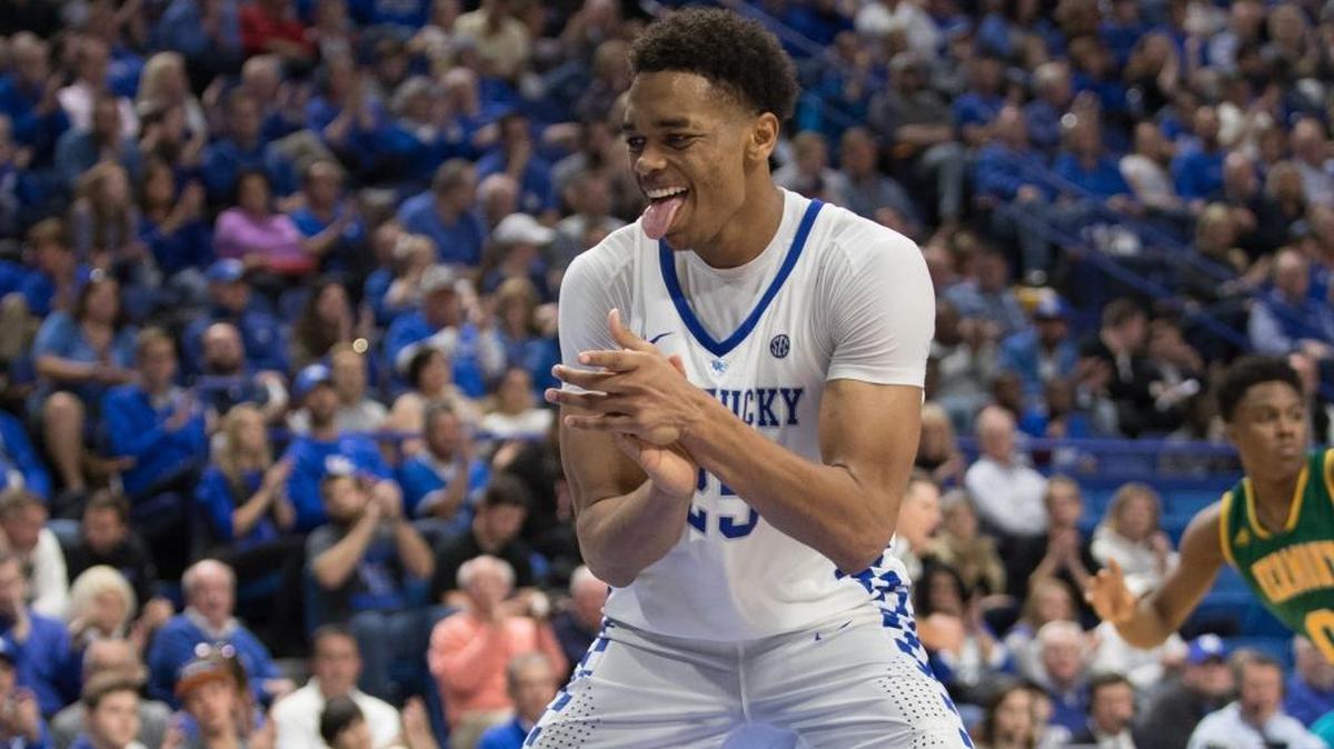 Kentucky forward PJ Washington (25) celebrated a basket during the Wildcats’ 73-69 win over Vermont 73-69 at Rupp Arena on Sunday Nov. 12, 2017 in Lexington, Ky. Washington scored 17 points and grabbed 10 rebounds.