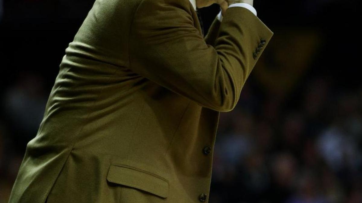Vanderbilt Commodores head coach Kevin Stallings tried to get his players to hear him as Kentucky played Vanderbilt on Saturday February 27, 2016 in Nashville, TN.