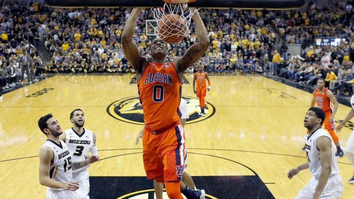 Auburn’s Horace Spencer (0) dunks during the second half of the Tigers’ 91-73 win over Missouri in an NCAA college basketball game on Wednesday, Jan. 24, 2018, in Columbia, Mo.