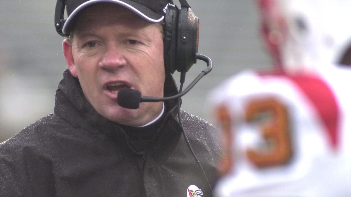 Louisville coach Bobby Petrino talks to players during the first quarter against Cincinnati, Friday, Nov. 28, 2003, in Cincinnati.