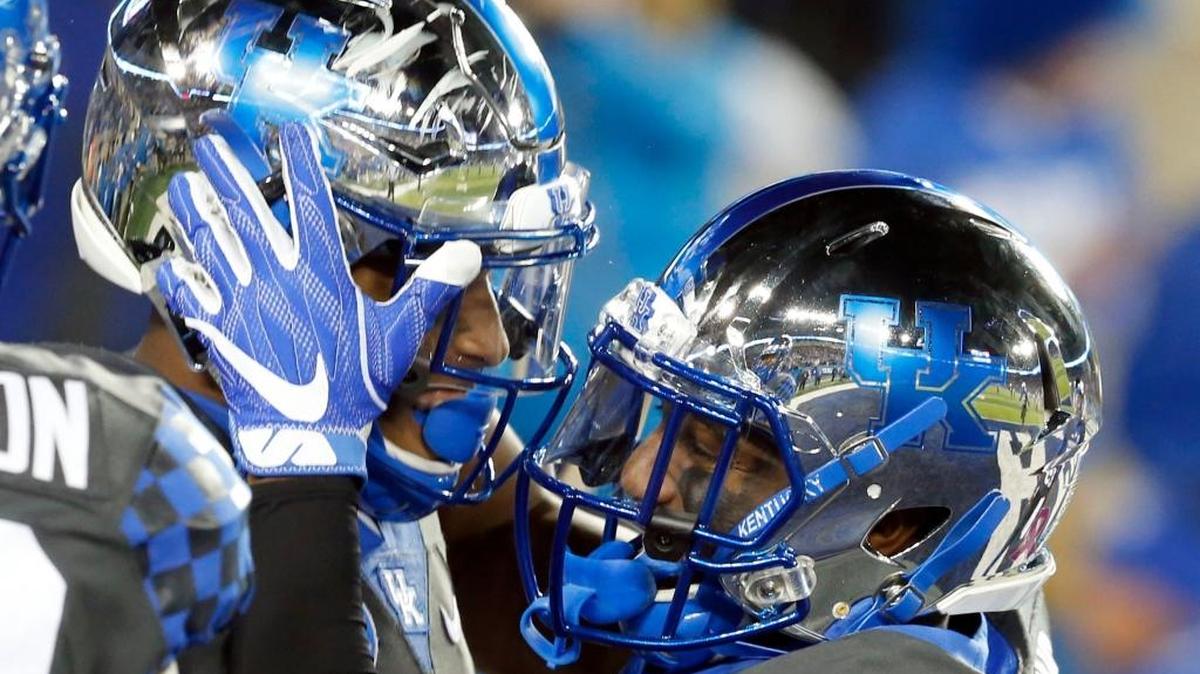 Kentucky running back Benny Snell Jr. (26), left, was congratulated by wide receiver Ryan Timmons (1) after Snell scored a TD as UK beat Mississippi State 40-38 at Commonwealth Stadium in Lexington, Ky., Saturday, October 8, 2016.