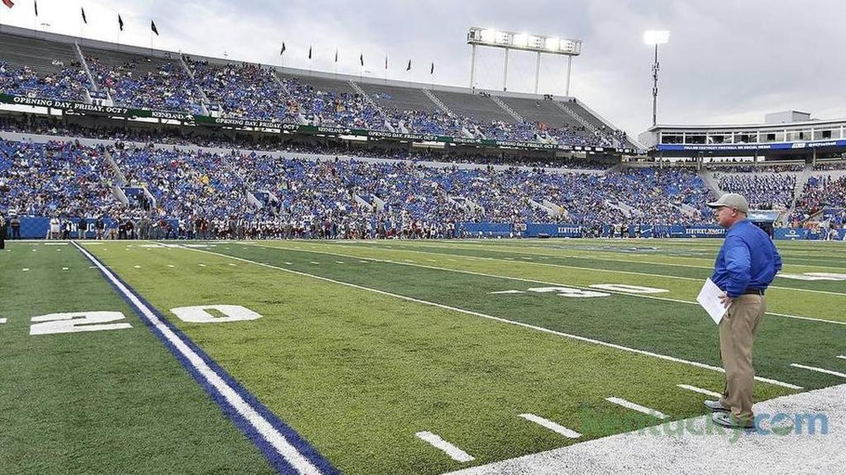 Kentucky Coach Mark Stoops watched his team play against New Mexico State during the first quarter at Commonwealth Stadium in Lexington on Saturday, Sept. 17, 2016.