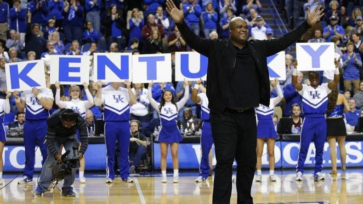 Antoine Walker does the traditional “Y” at a Kentucky basketball game in 2014.